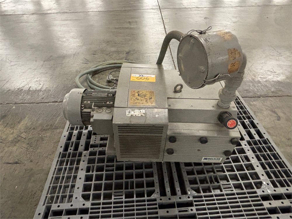 Becker "KVT 3.100" Vacuum Pump