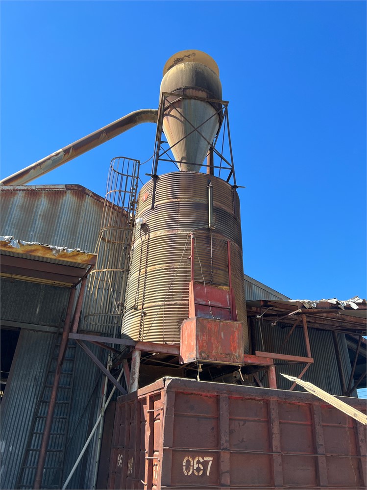 Dust collector cyclone tower