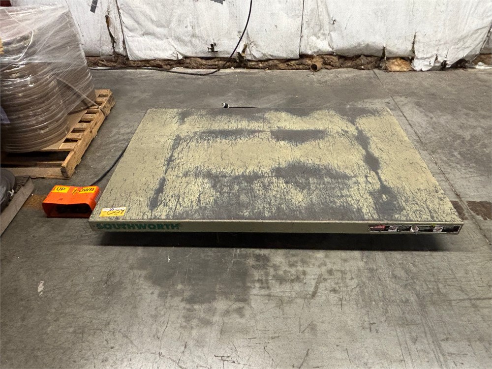 SouthWorth Lift Table