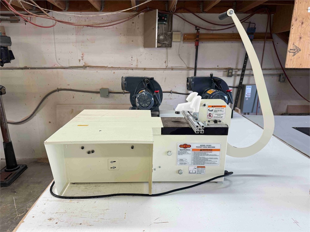 Shop Fox "W1833" Pocket Hole Machine