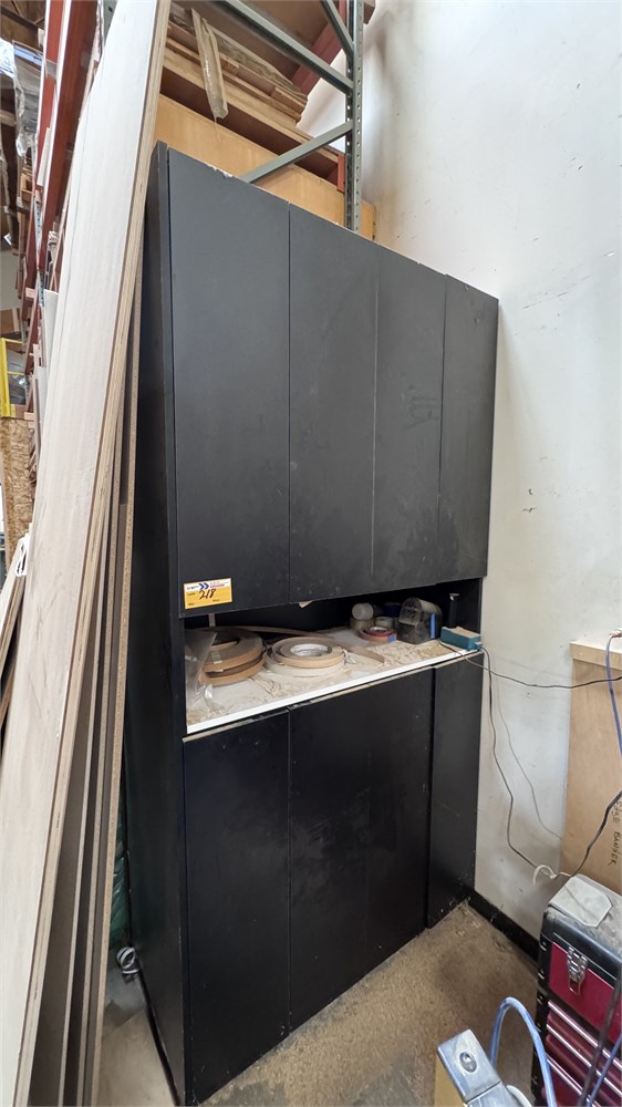 Cabinet with Edgebanding
