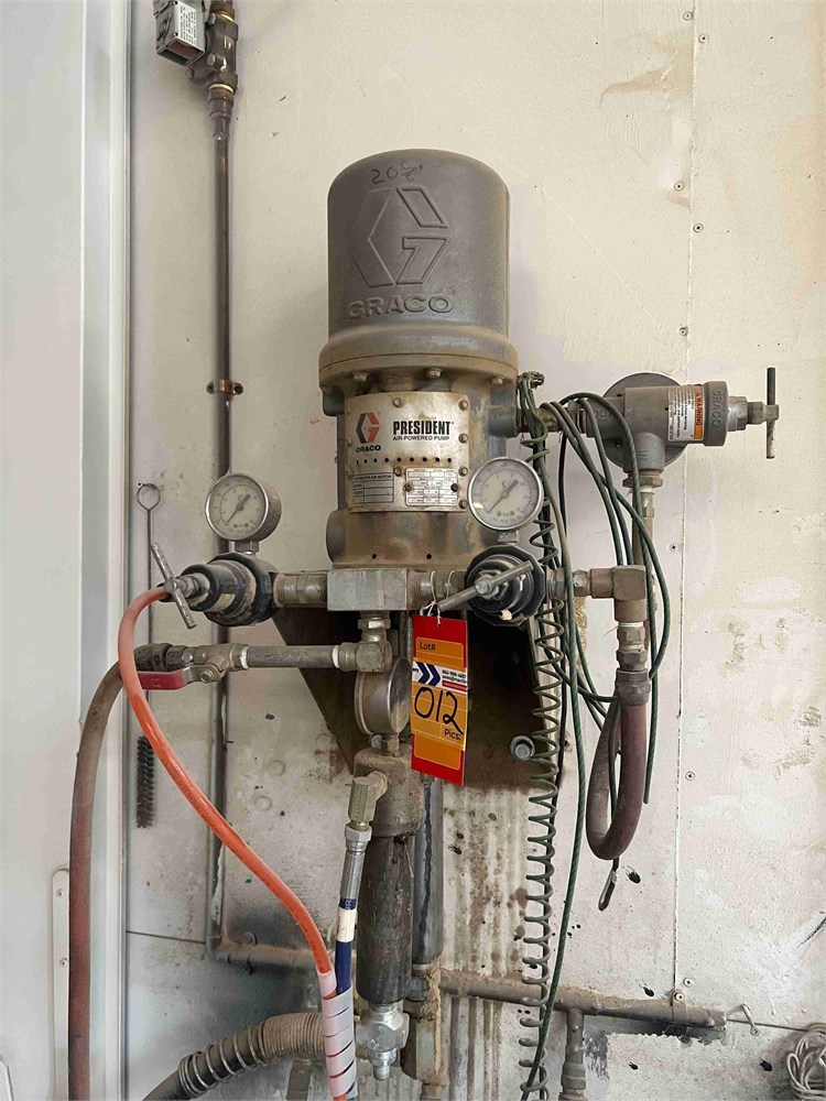 Graco "207-352" Spray Pump, Spray Gun, & Drum mixer