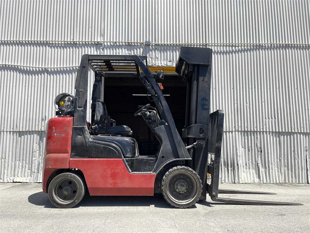 Nissan "MCUGL02F30LV" Forklift