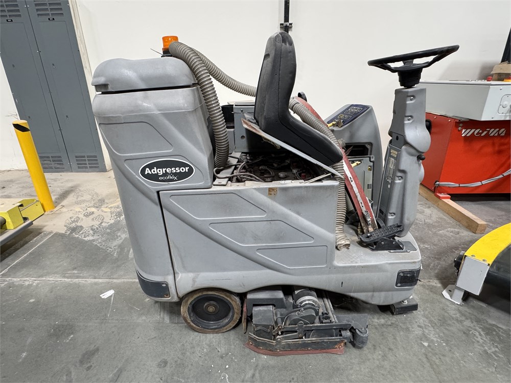 Advance "Adgressor X3520C" Floor Cleaning Machine