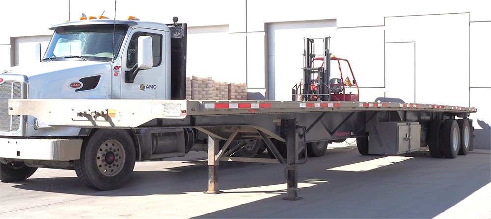 Transcraft "554C" Flat Bed Air-Ride 48' Trailer with Forklift Rack