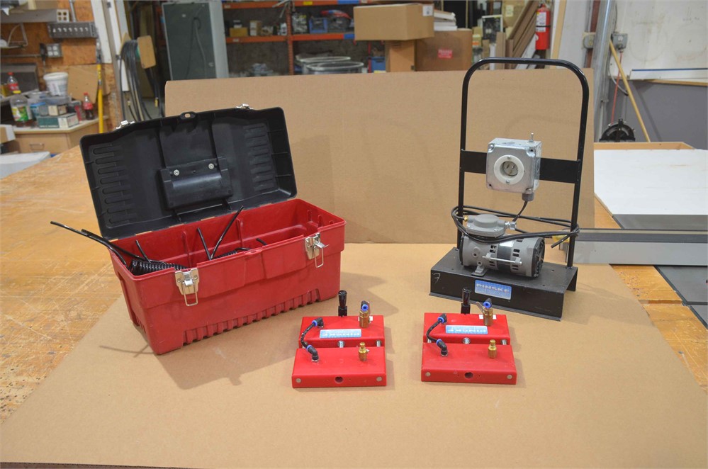Pinske Edge solid surface clamps