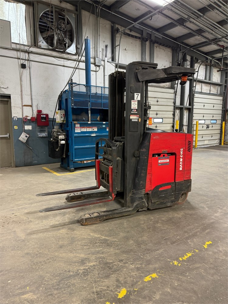 Raymond "740 DR32TT" Electric Forklift