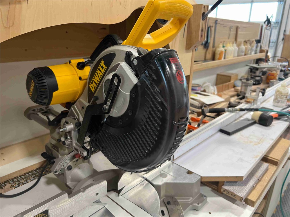 DeWalt "DW717" Compound Miter Saw
