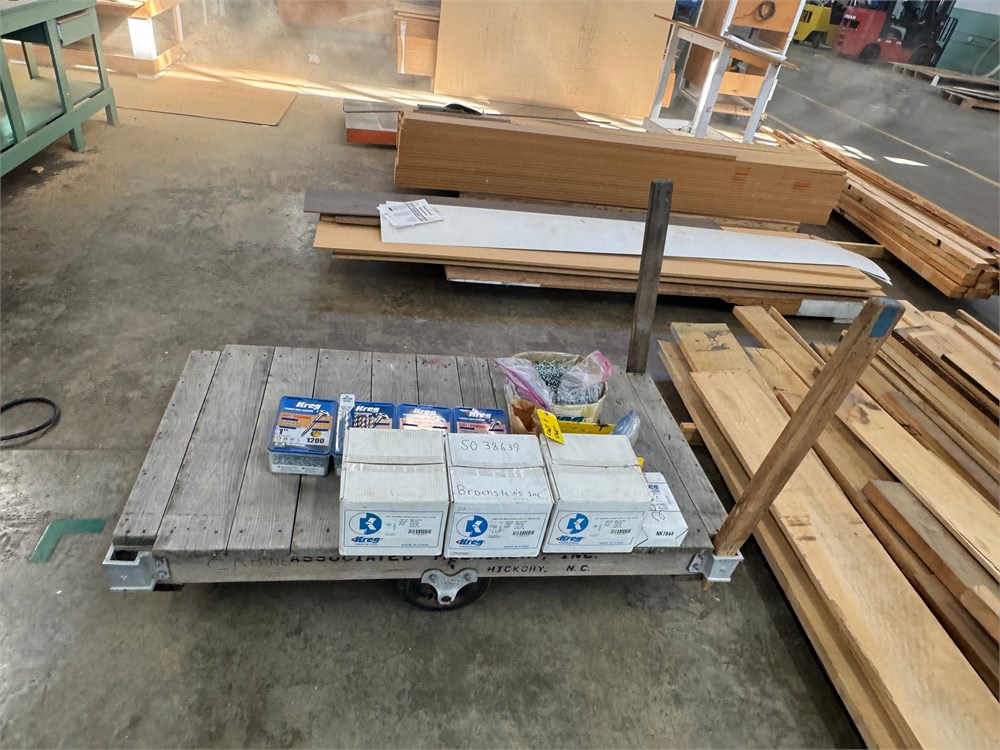 Kreg Screws & Bits w/Cart - As Pictured