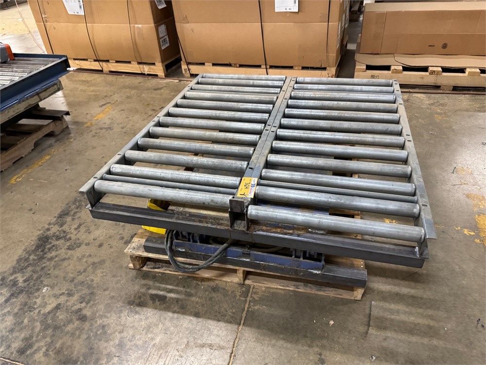 Lift Table with Conveyor