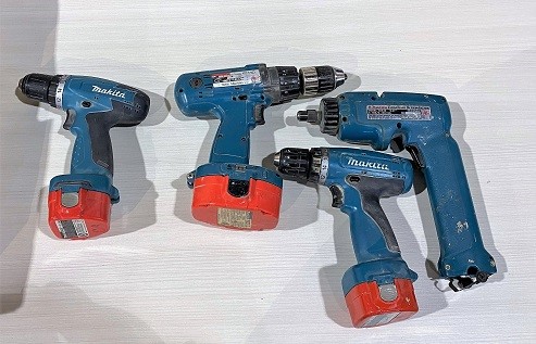 (4) MAKITA POWER TOOLS (DRILLS) & CHARGERS * LOT OF 4