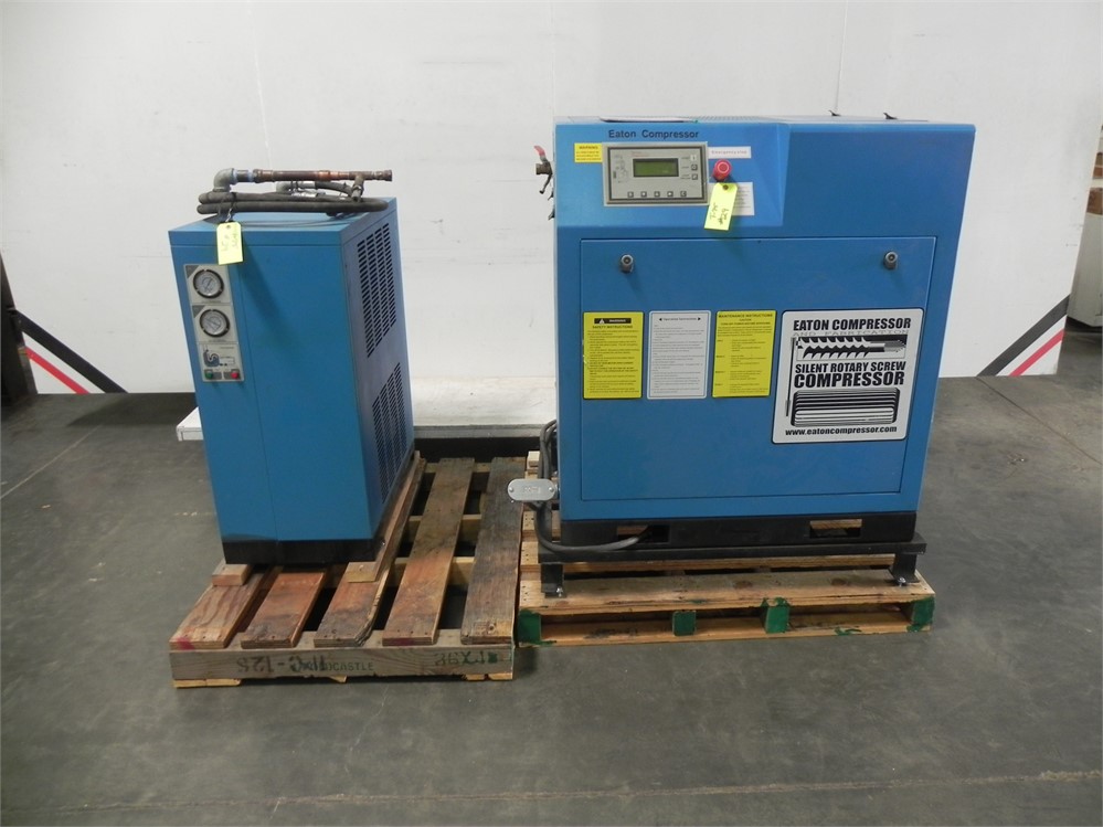 EATON "EC-SRW3-20HP-DV" ROTARY AIR COMPRESSOR WITH DRYER, YEAR 2005, LOW HOURS
