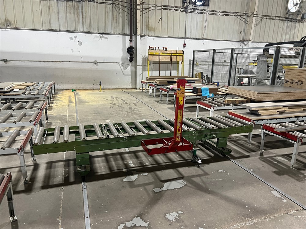 Transfer cart conveyor