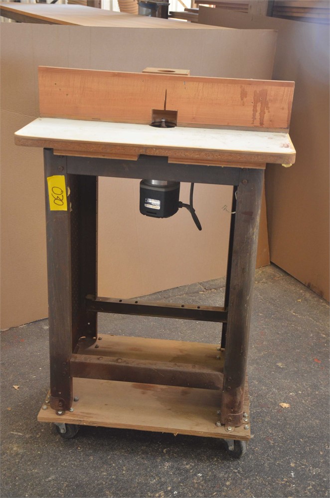 Router table with Porter cable router