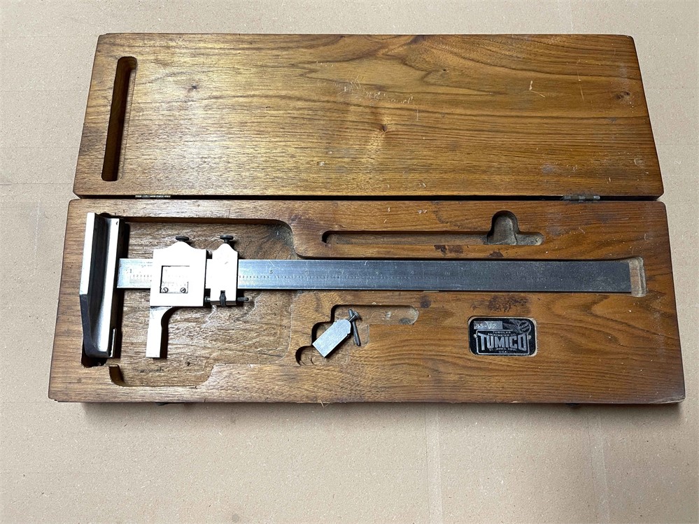 Tumico Caliper with Wooden Case
