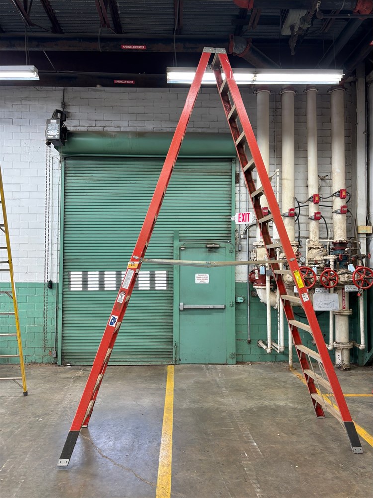 Green Bull 14' Step Ladder as pictured