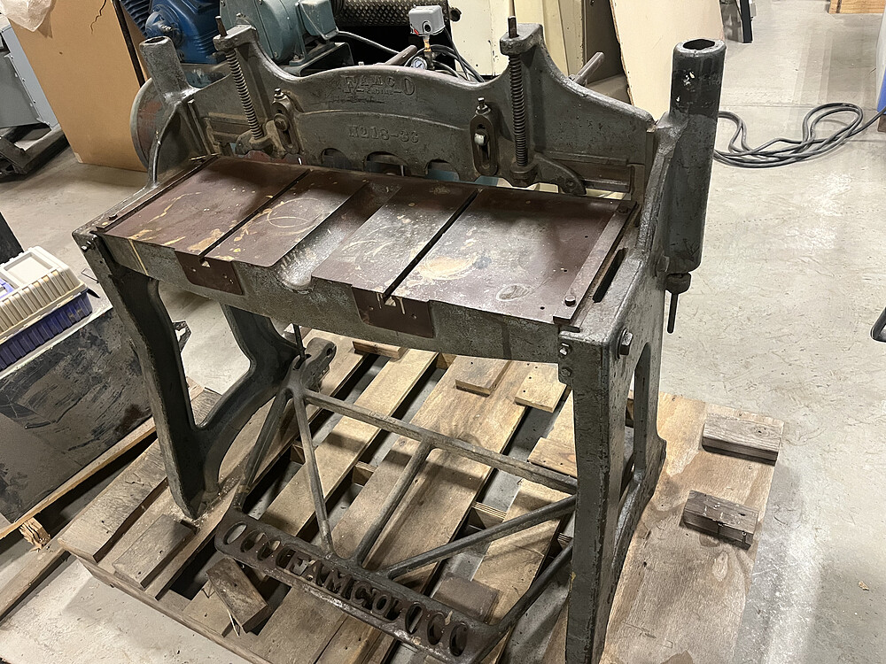 Famco "18-36" Manual Stomp Shear