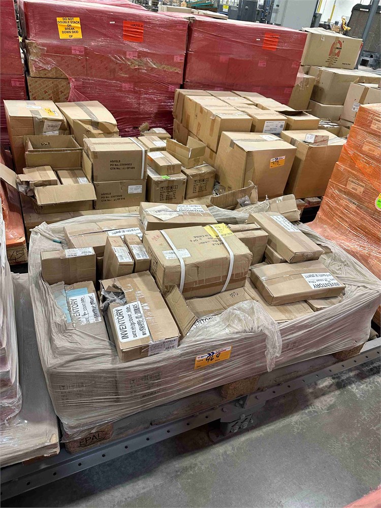 Pallet of Drawer Pulls