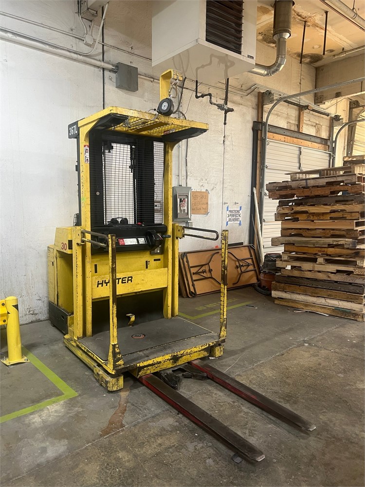 Hyster "R30F" Order Picker - Electric