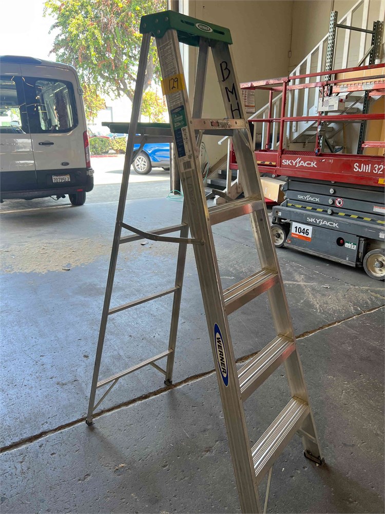 Aluminum Step Ladder - 6'