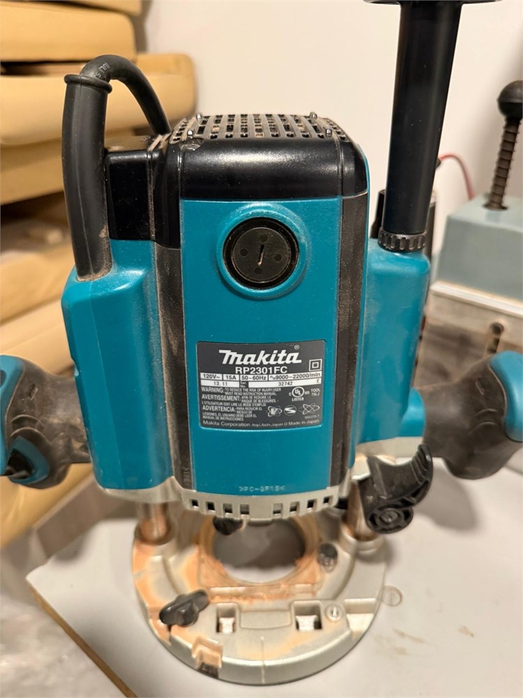 Makita "RP2301FC" Router