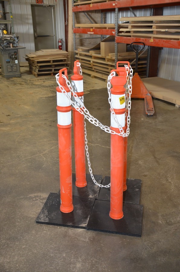 (4) Caution Barriers & Chain