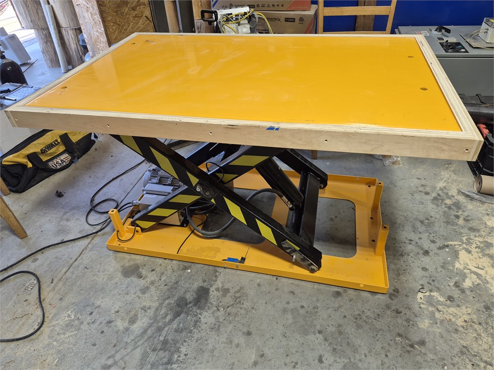 Anchor-Fab "HVV1010" Electric Lift Table