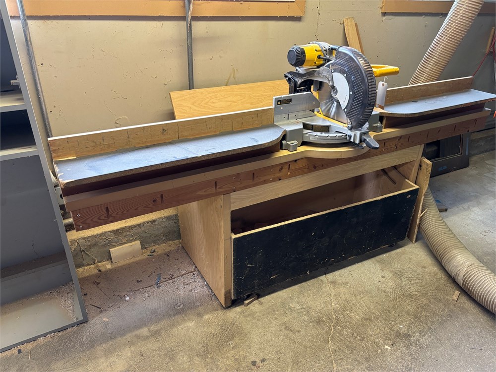 DeWalt "DW716" Compound Miter Saw
