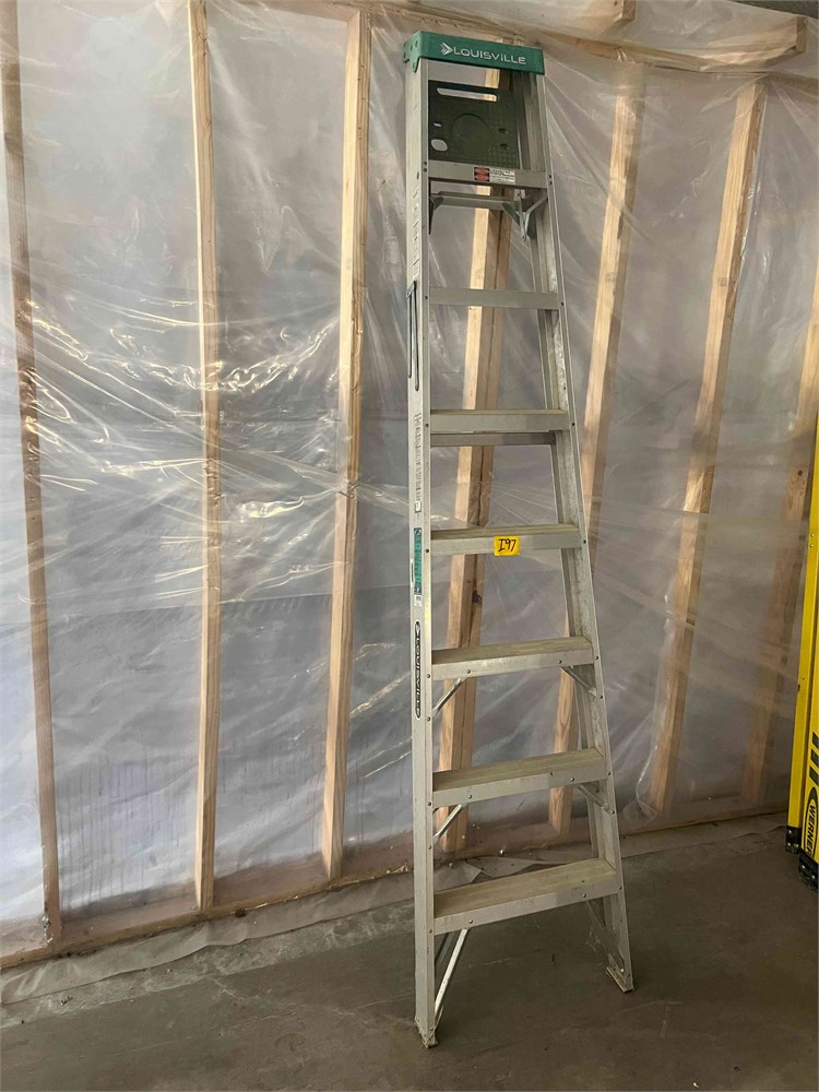 Aluminum Step Ladder - 8'