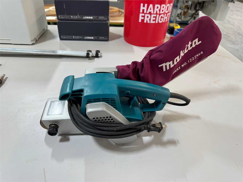 Makita "9924DB" Belt Sander