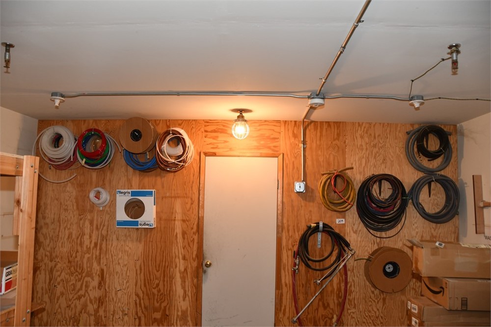 MISC. LOT OF HOSES, SPRAY GUNS, AS PICTURED ON WALL