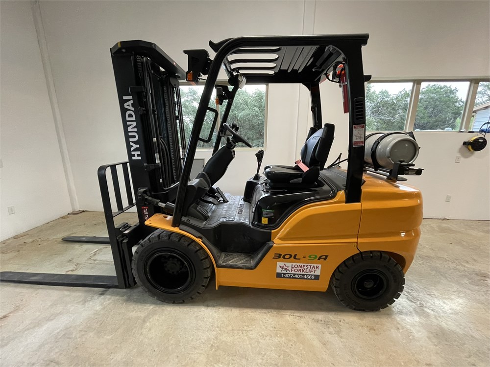 Hyundai "30L 19A" LPG Forklift ONLY 8.3 HOURS!