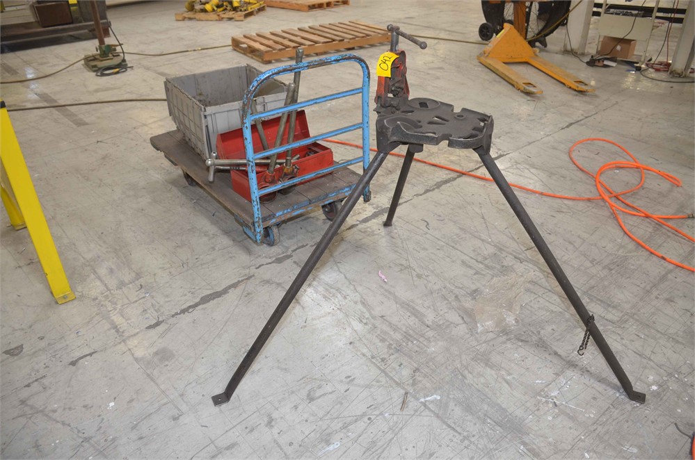 Manual pipe threader & stand