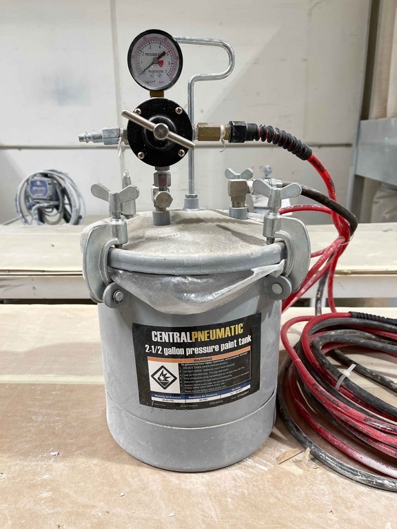 General Pneumatic Pressure Paint Tank - 2-1/2 Gallon