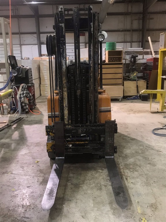 Alis Chalmers "ACC 40 PS" Forklift - 4,000#