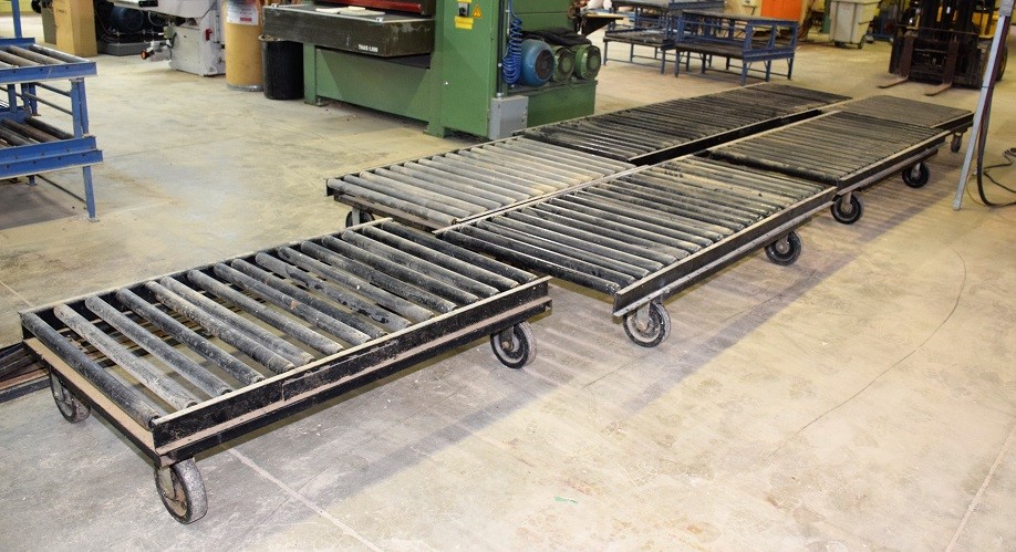 LOT# 068  (8) SECTIONS OF ROLLER CONVEYOR * 84"L X 36"W X 16"H - LOT OF 8