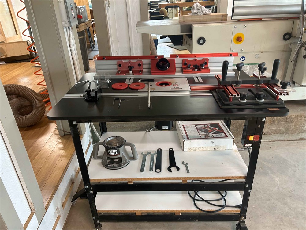 Woodpeckers router table with Porter cable router