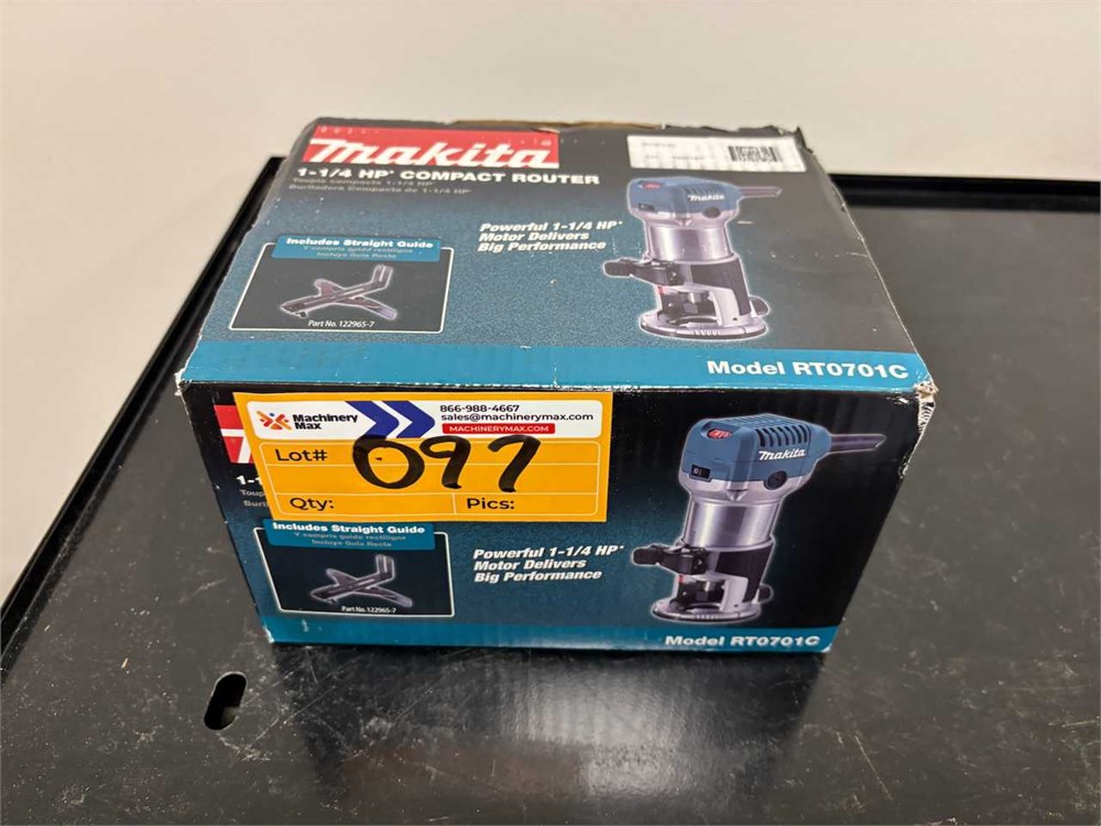 Makita RT0701C Compact Router