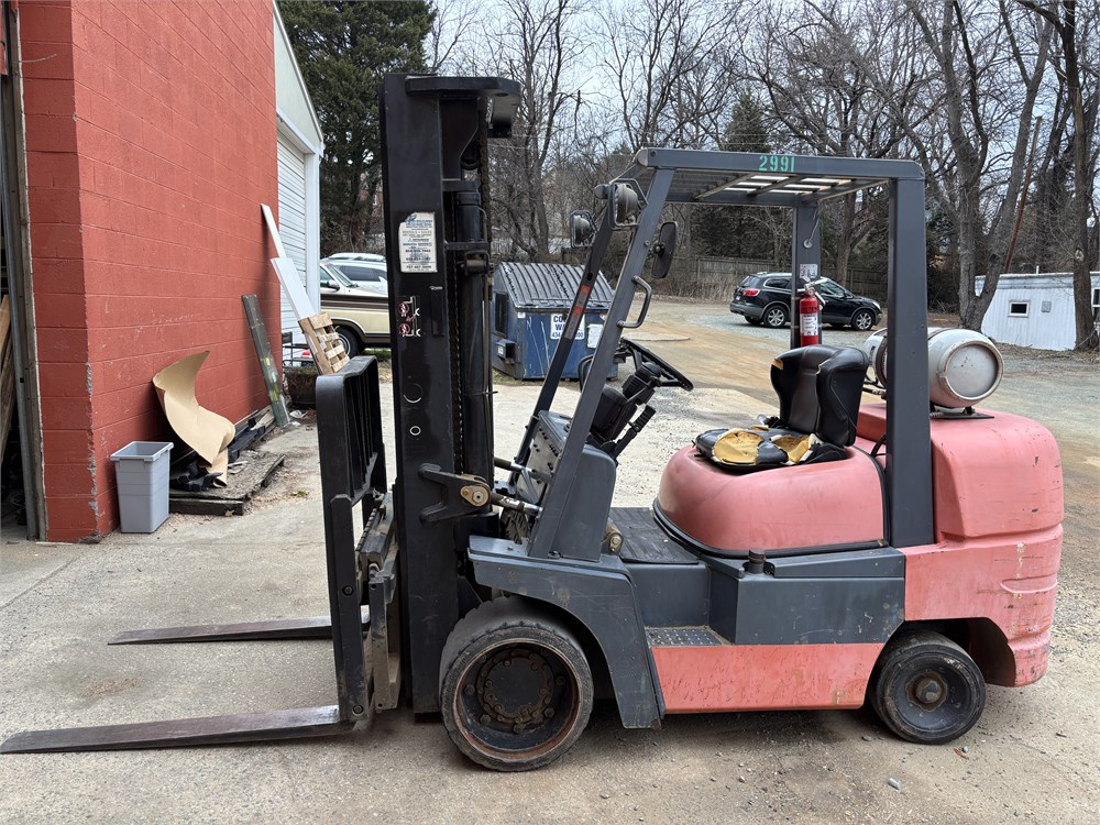 Toyota "52-6FGCU45" Forklift - 10,000# Capacity