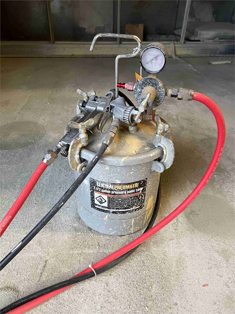 Central Pneumatic Pressure Pot & Spray Gun