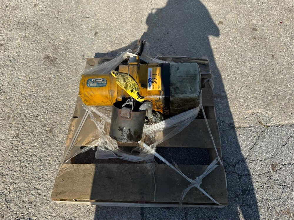 Yale 1/2 ton hoist as pictured