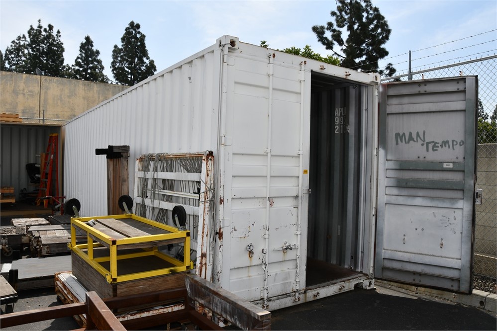 Shipping Container & Shelving 40'