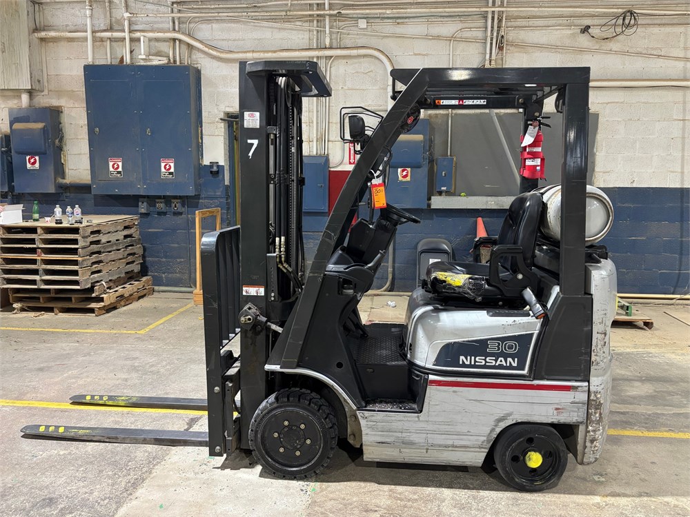 Nissan "30" LP Forklift