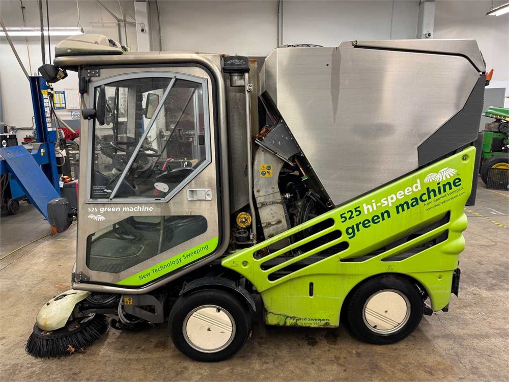 Green Machines "525HS" Street Sweeper