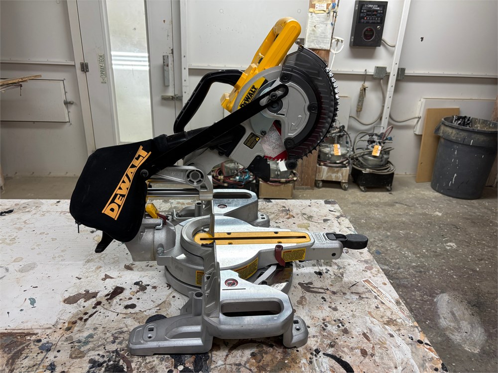 DeWalt "DCS361" Sliding Cordless Compound Miter Saw