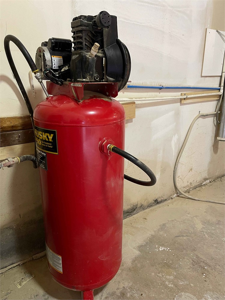 Husky Air Compressor (PARTS MACHINE OR USE AS TANK ONLY)