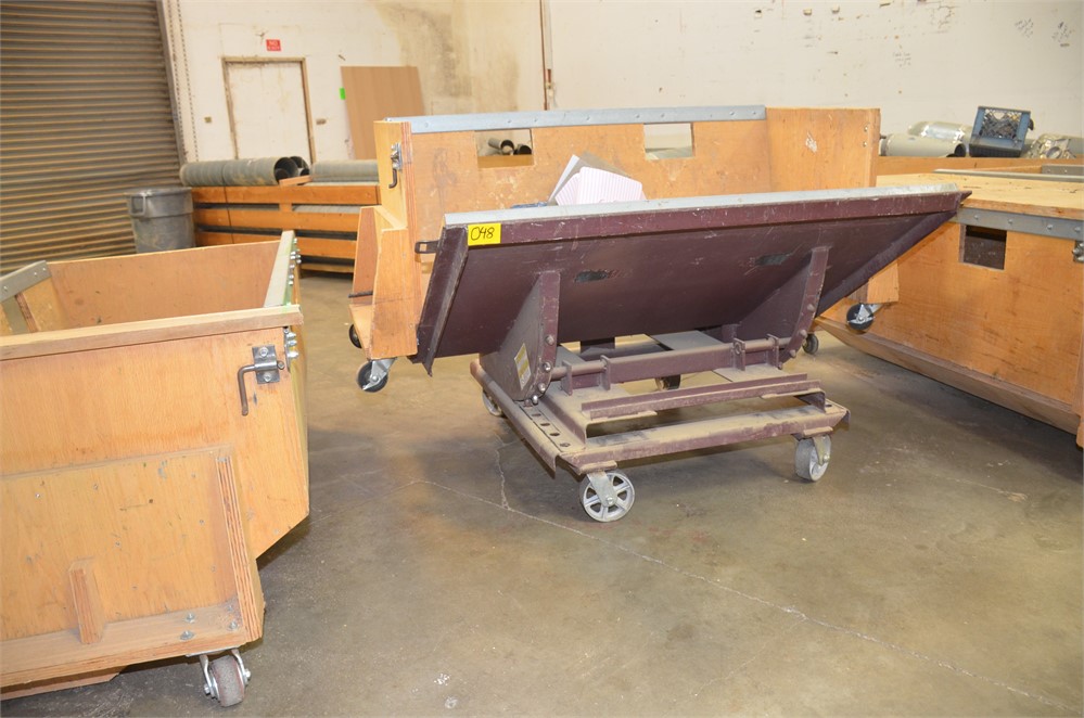 Self dumping hopper with (4) waste carts
