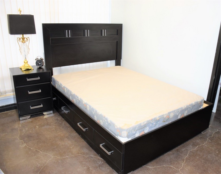 FULL BEDROOM SUITE WITH QUEEN BED, END TABLES, DRESSER & CHEST * RETAILS FOR 3K