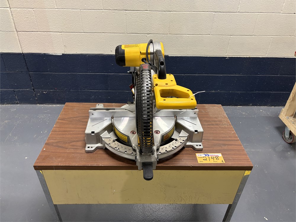 DeWalt "DWS716" Double Bevel Compound Miter Saw