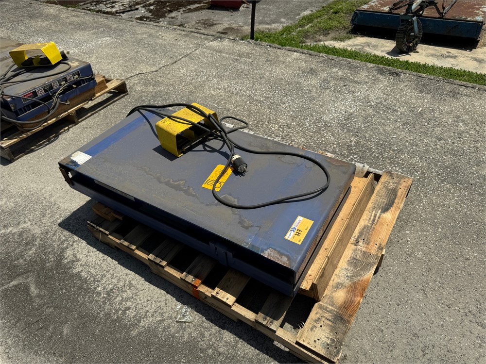 Electro-Hydraulic Lift Table
